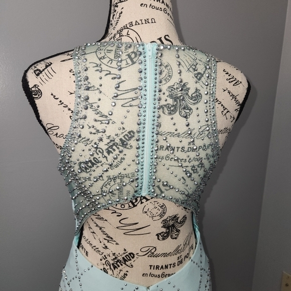 Cachet NWT Glamorous Jeweled Jersey Gown with Cutouts Color Mint Size 2 - Picture 7 of 15